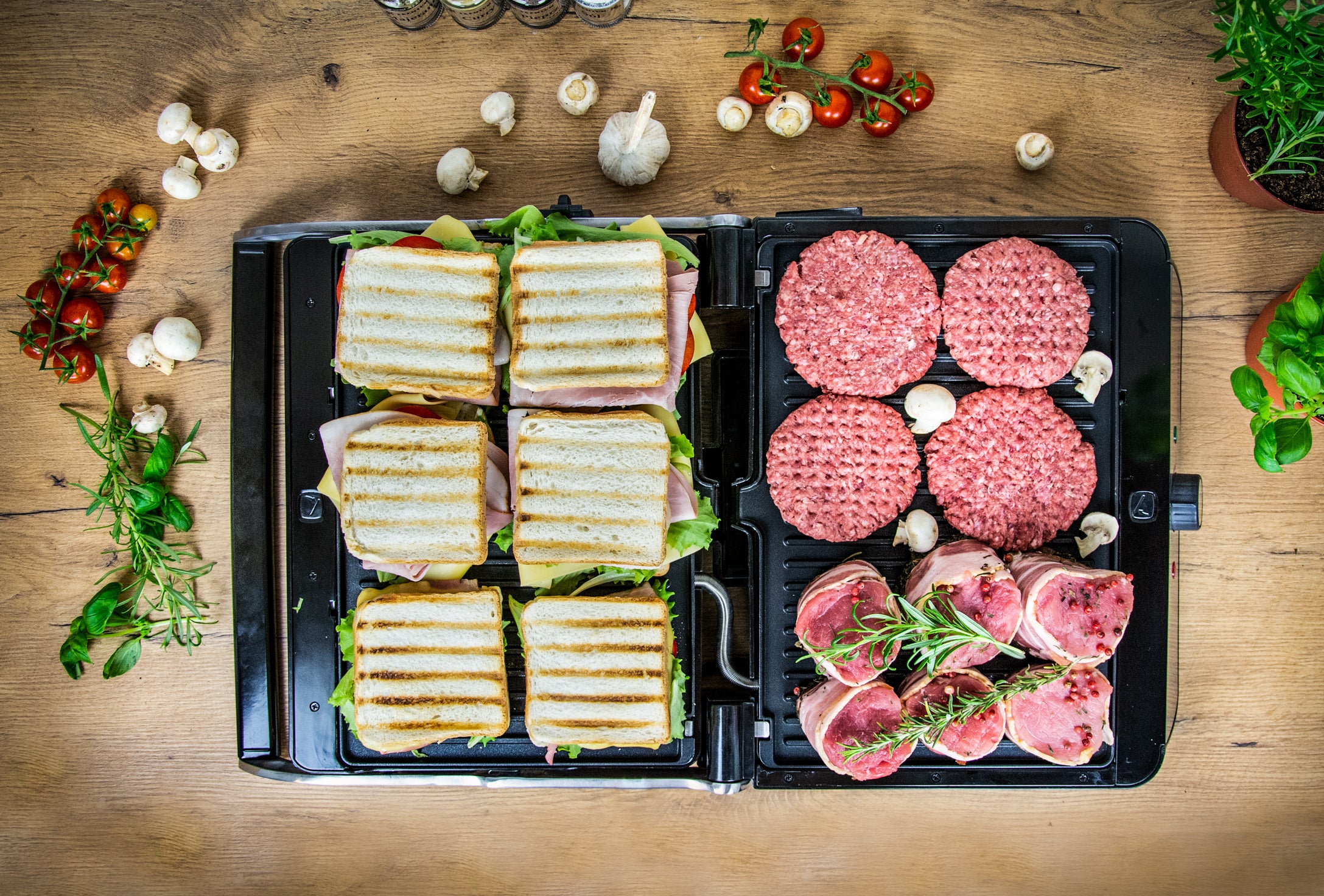 Tabletop grill, 2000 W, opens 180°