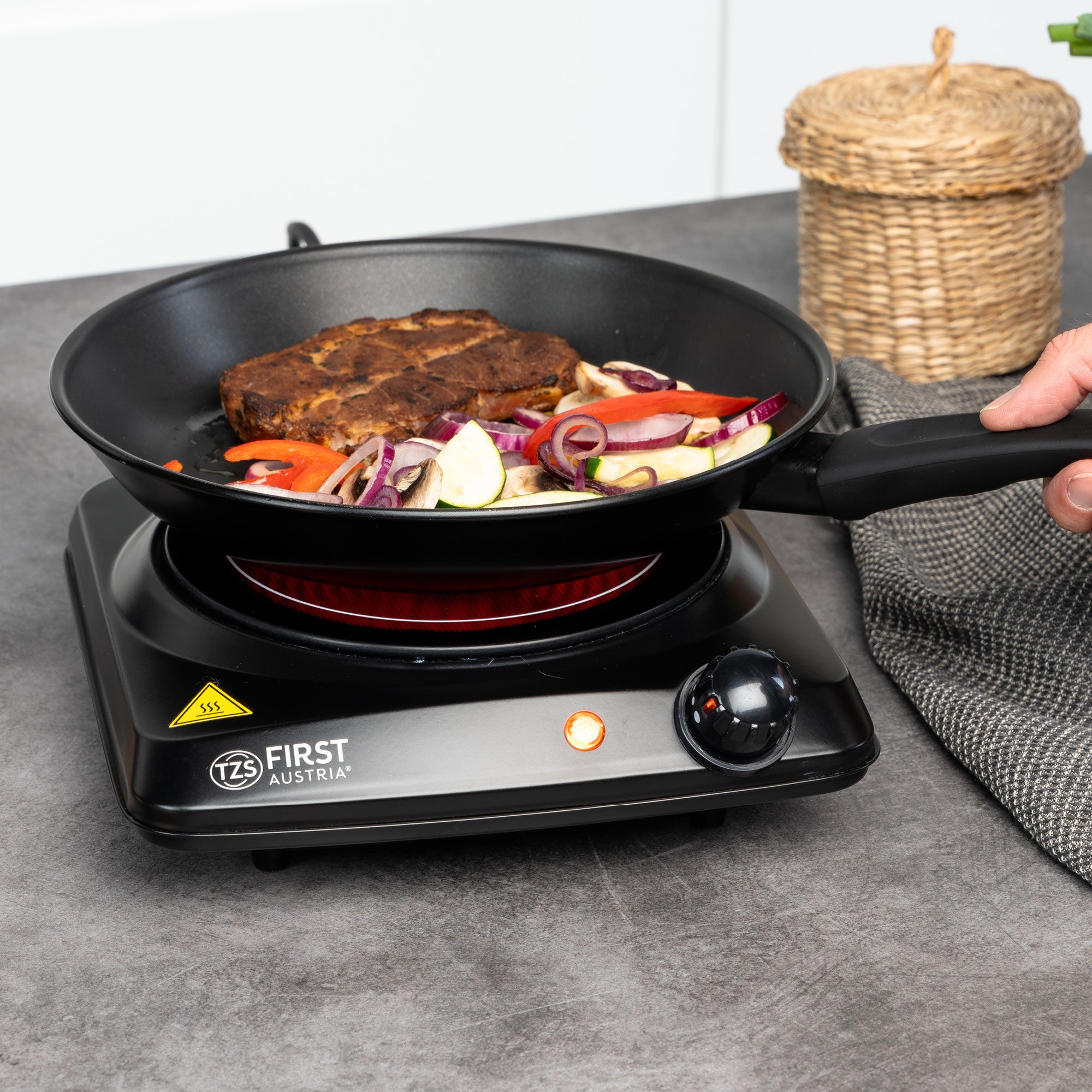 Infrared Hotplate 1200 W, Glass Ceramic, Stepless Thermostat