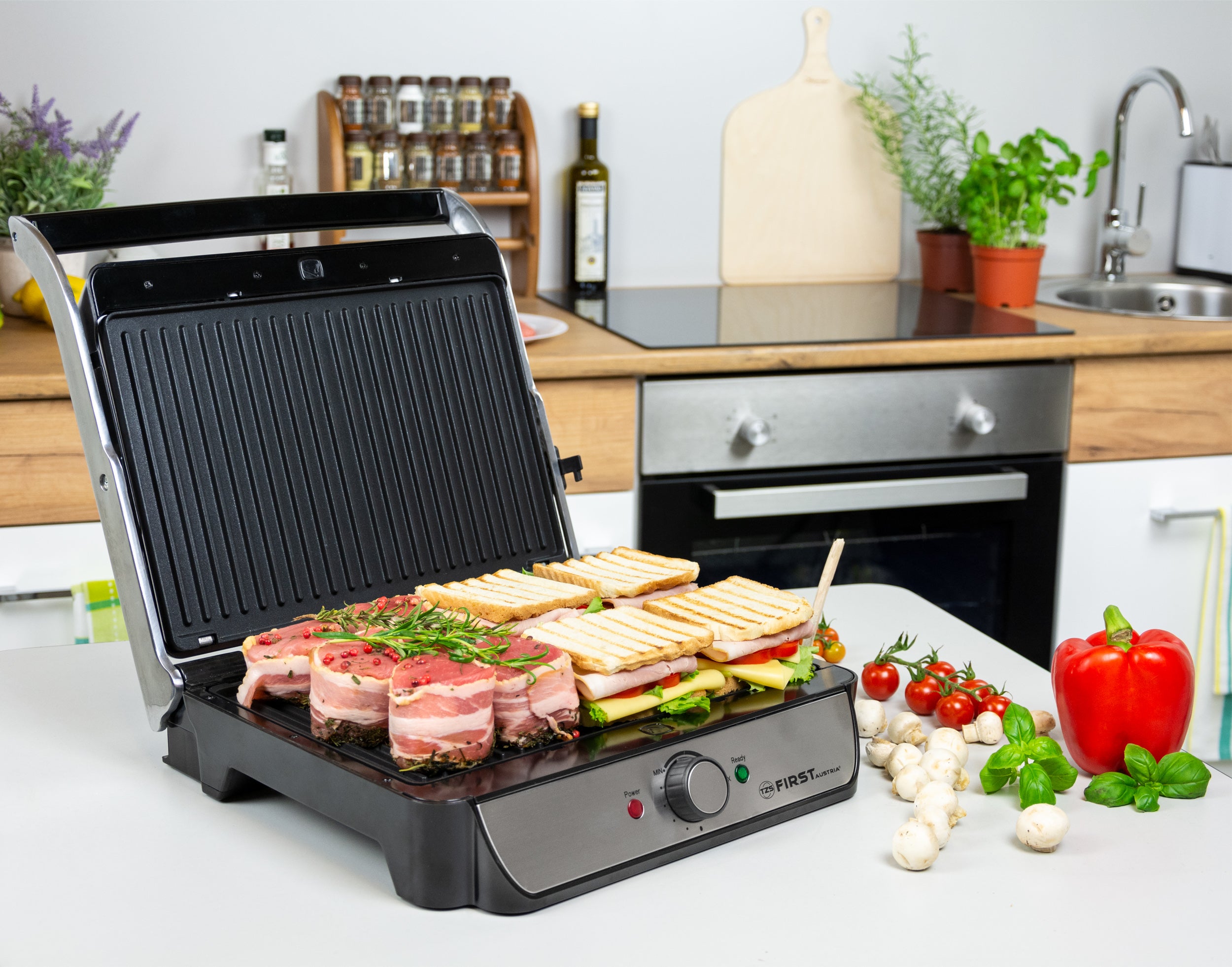 Tabletop grill, 2000 W, opens 180°