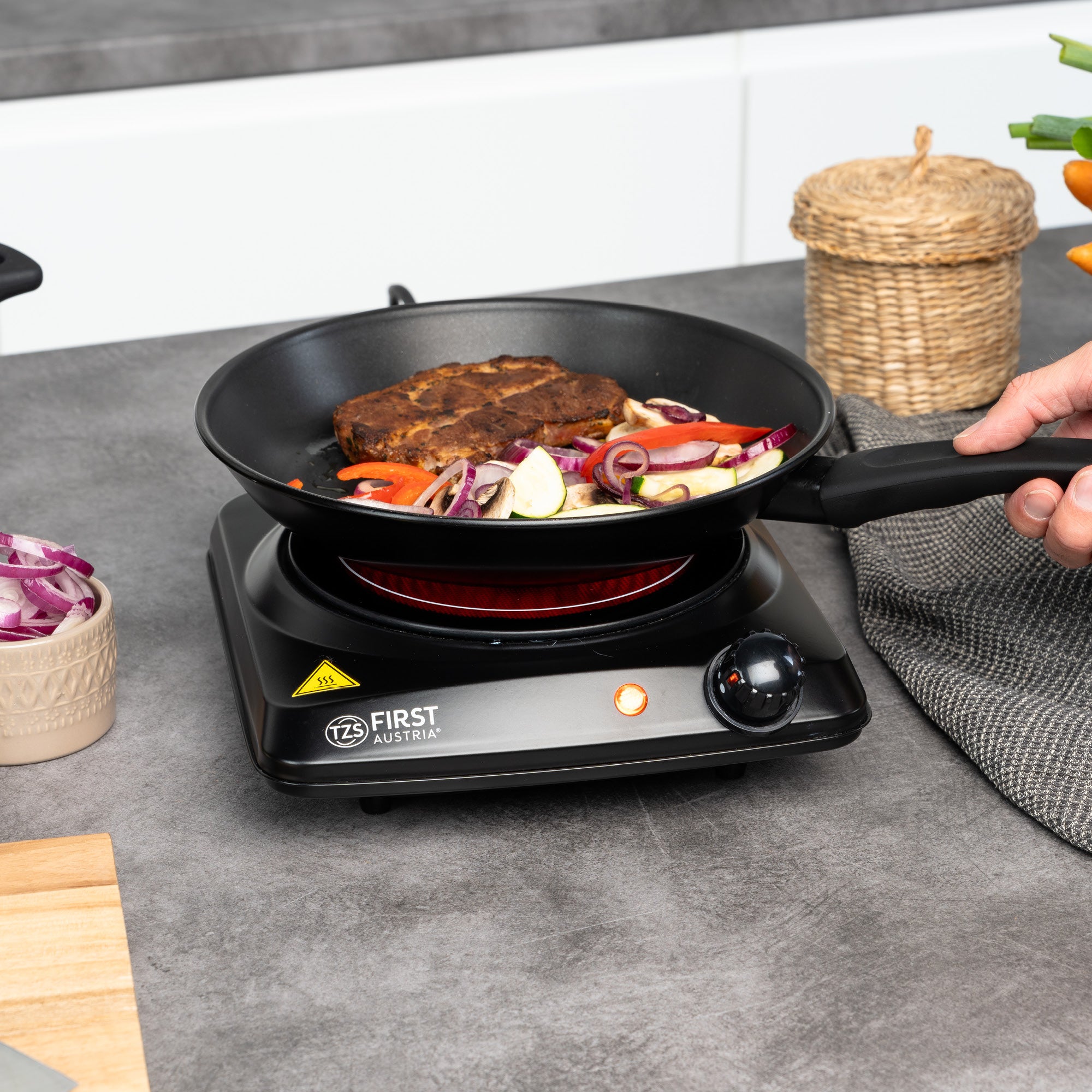 Infrared Hotplate 1200 W, Glass Ceramic, Stepless Thermostat