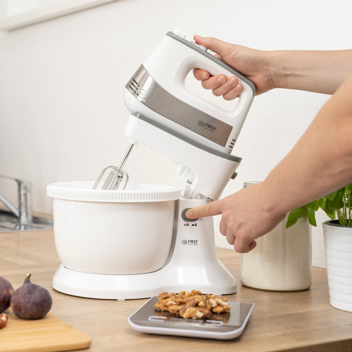 Kitchen and Dough Mixer with Bowl 3.5 L, 500 W