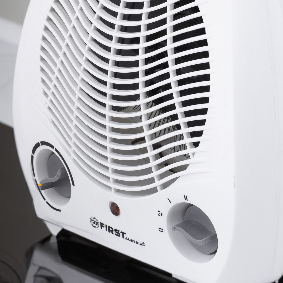 Heizlüfter 2000 W, 2 Heizstufen, Thermostat