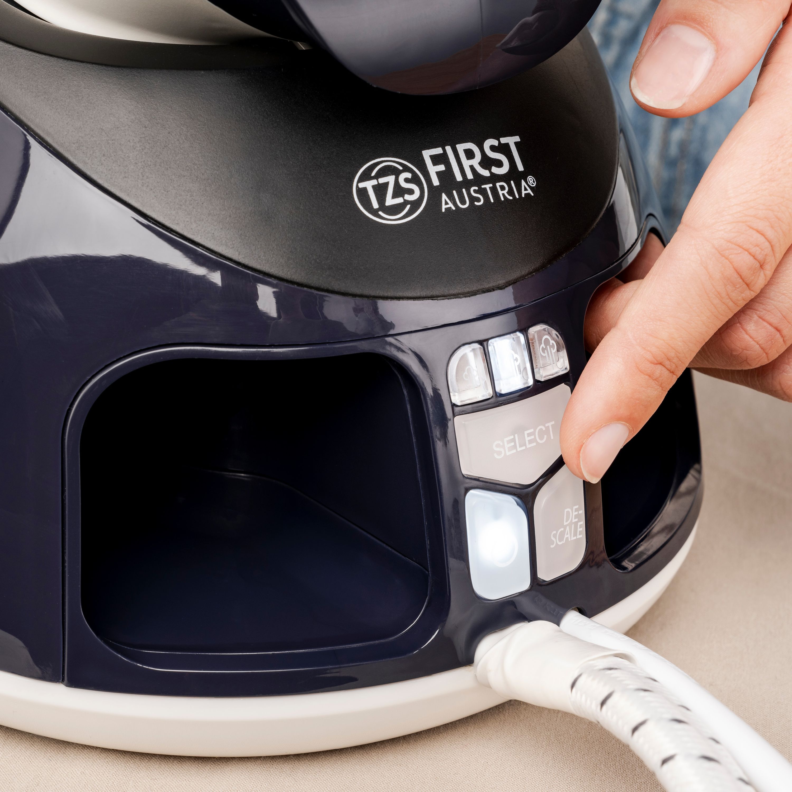 Steam Ironing Station 1.7 L, 6 Bar Pump Pressure, Ceramic Soleplate